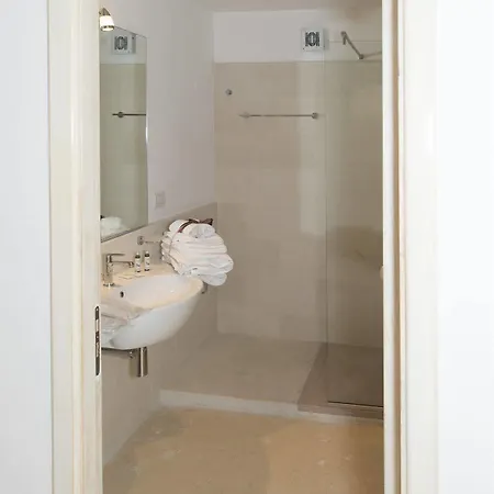Relais Carlo V - Palazzo Storico 2*